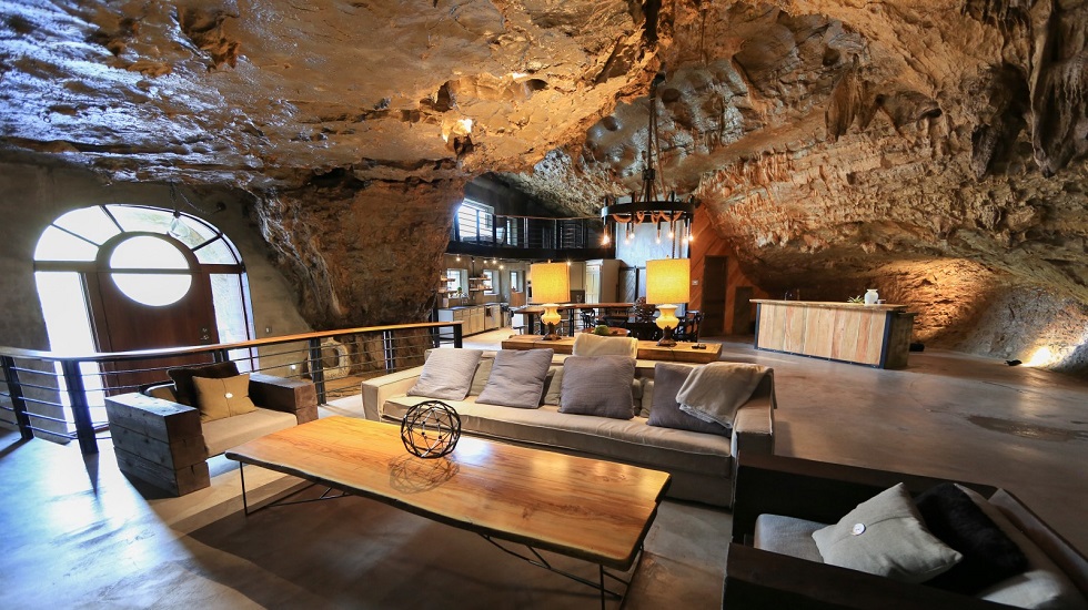 La impresionante mansión en una cueva