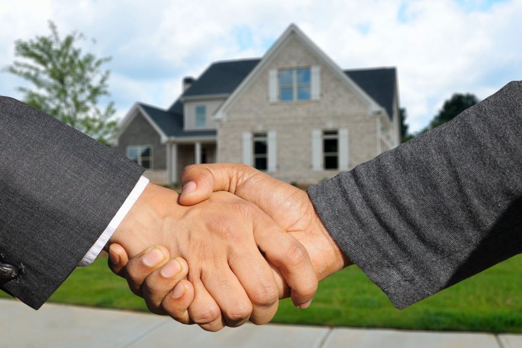 Cómo comprar tu primera casa y no cometer errores